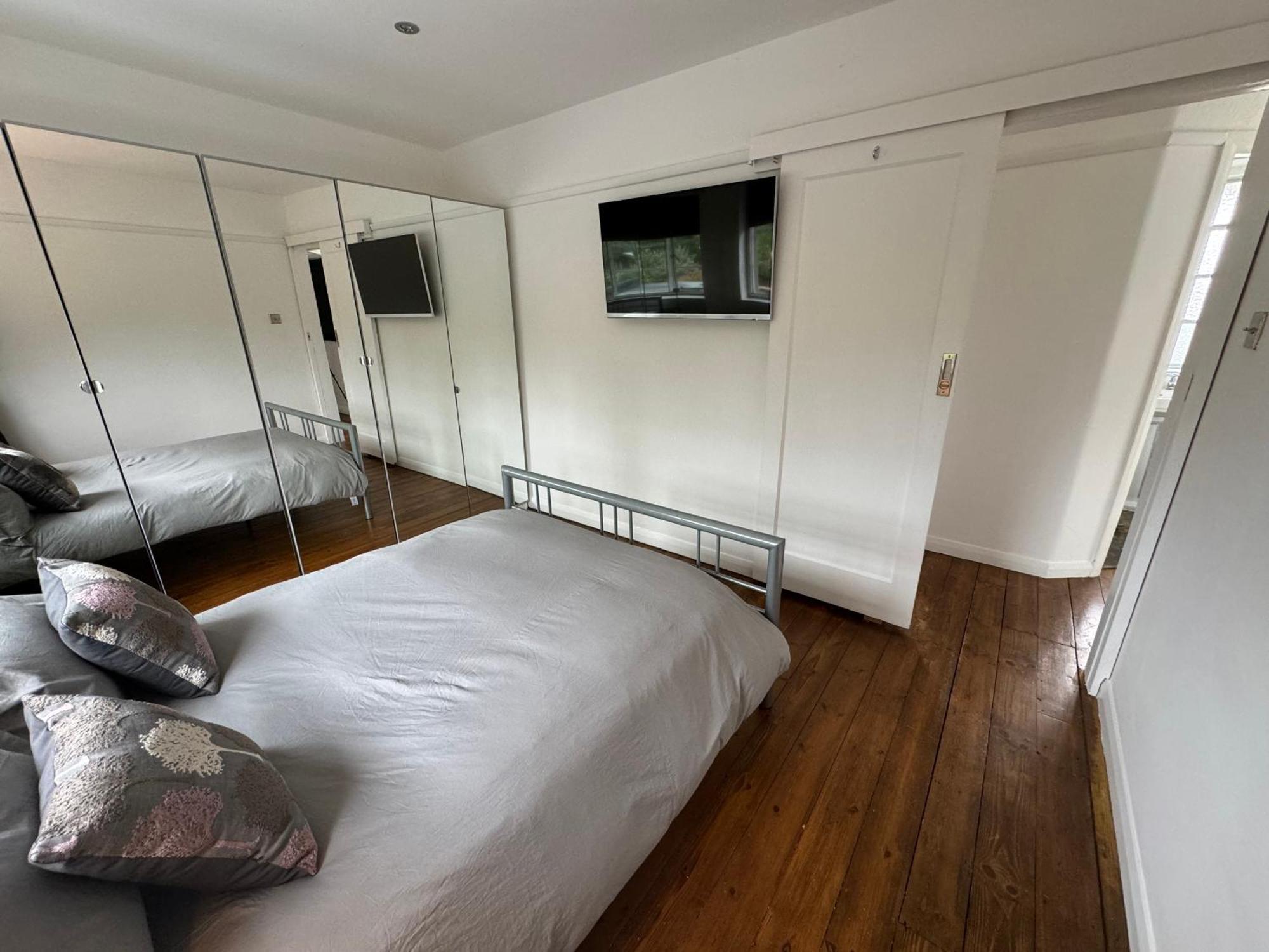 Zarza House Fabulous Art Deco Home 4 Double Bedrooms Large Garden Free Parking & Wifi Hatfield  Exterior photo
