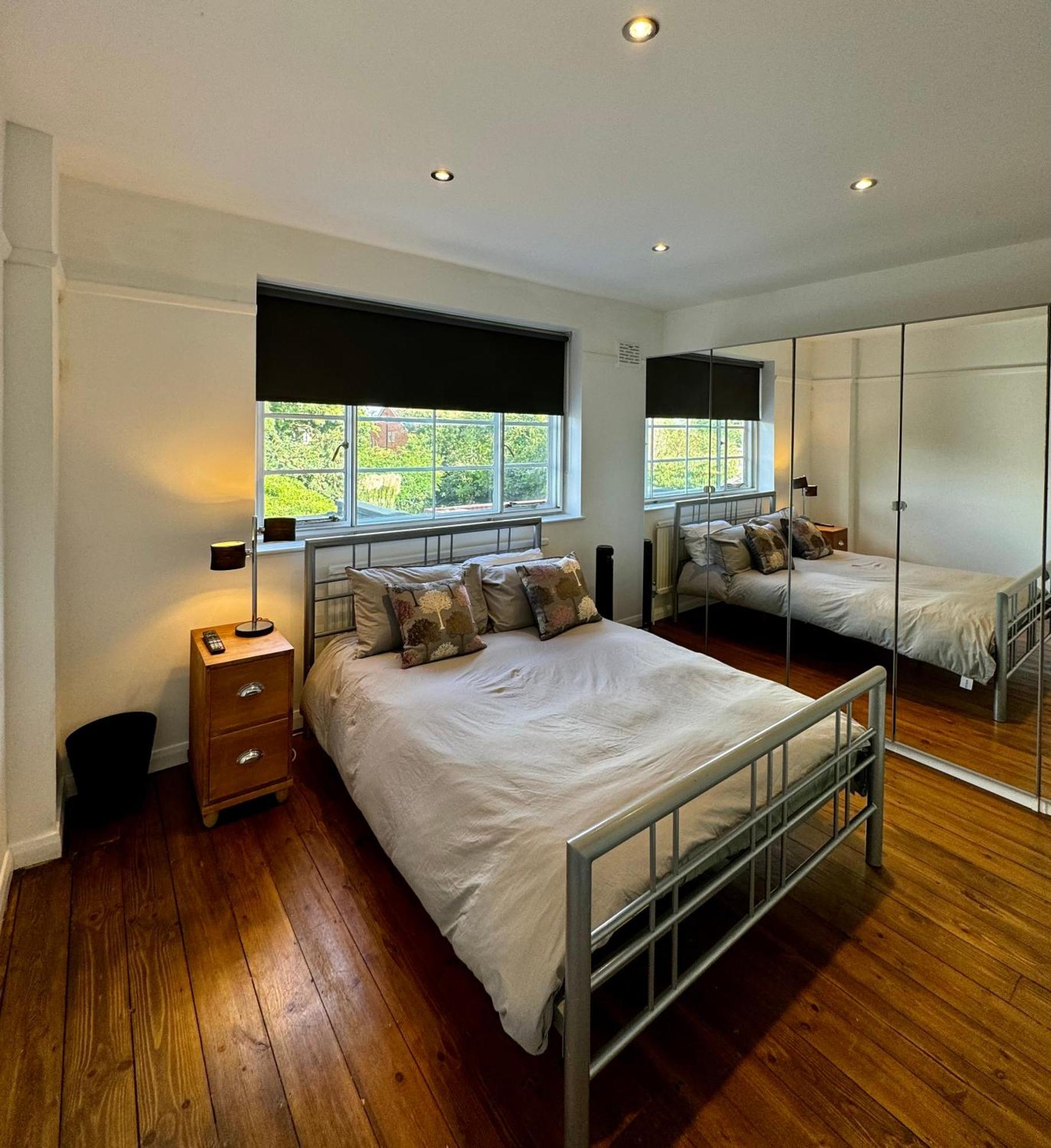 Zarza House Fabulous Art Deco Home 4 Double Bedrooms Large Garden Free Parking & Wifi Hatfield  Exterior photo