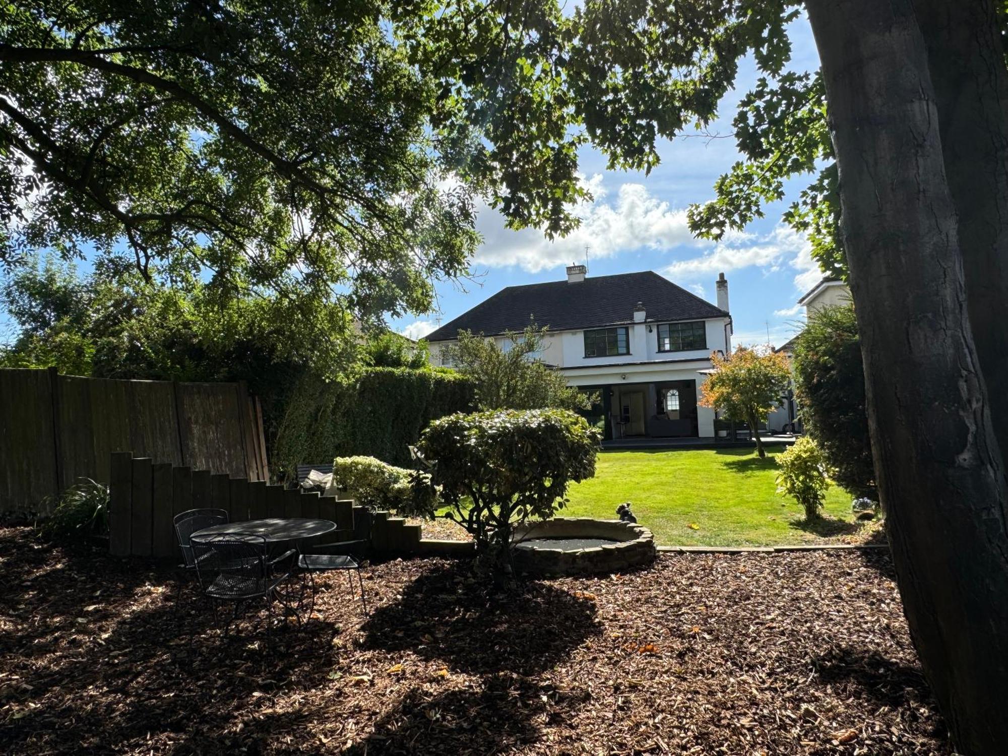 Zarza House Fabulous Art Deco Home 4 Double Bedrooms Large Garden Free Parking & Wifi Hatfield  Exterior photo